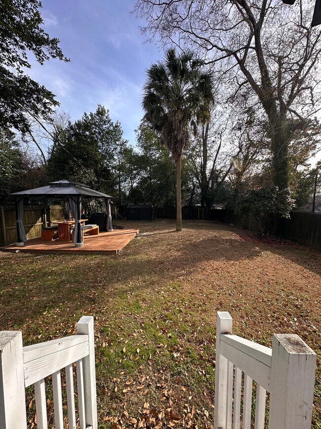 Building Photo - 3704 Riviera Rd