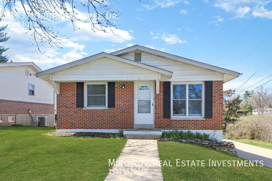 Foto principal - Beautiful 3BR/2BA Creve Coeur Home for Rent!