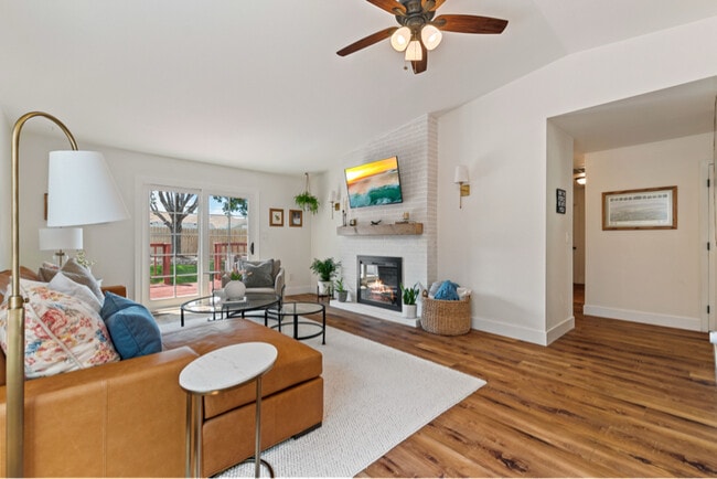 Building Photo - 8665 Strutter Way