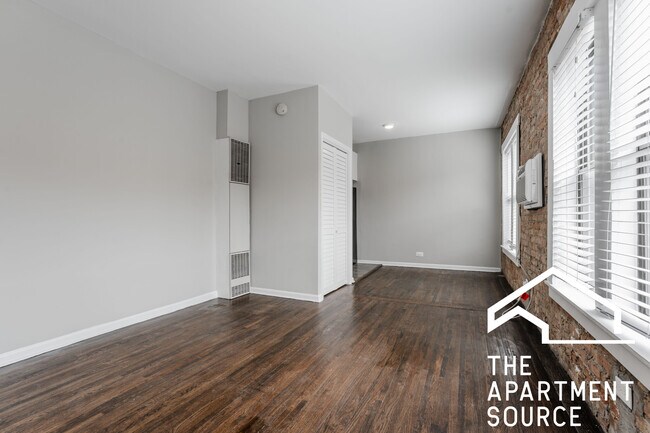 Building Photo - 3425 N Elaine Pl