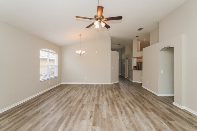 Foto del edificio - 6814 Monarch Park Dr