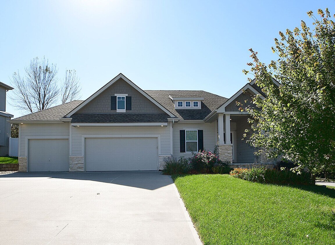 Foto principal - 19527 Shadow Ridge Dr