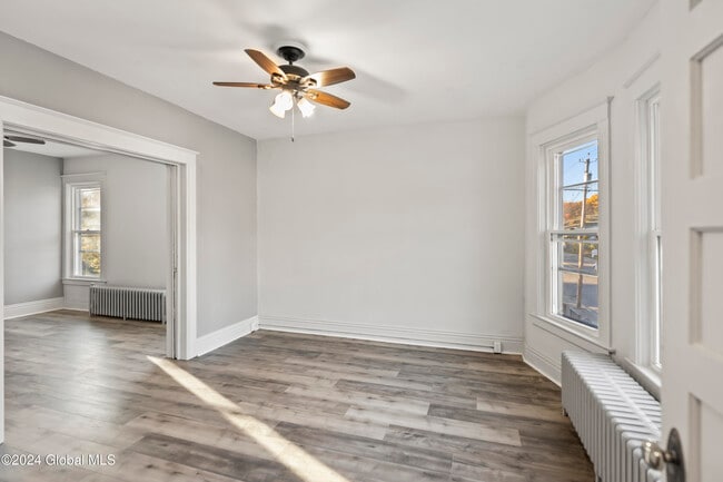 Foto del edificio - 776 Pawling Ave