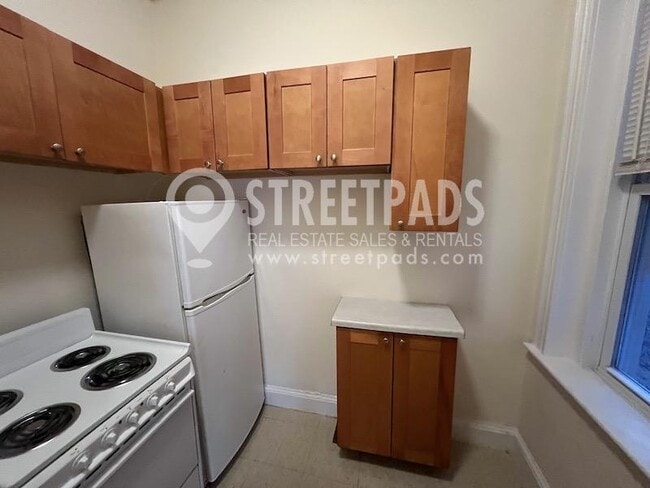 Photo - bedroom in Boston MA 02215 Apartment