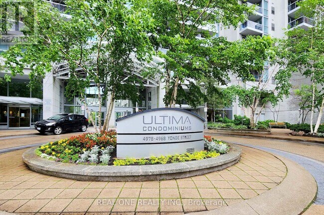 Photo du bâtiment - 4968 Yonge St