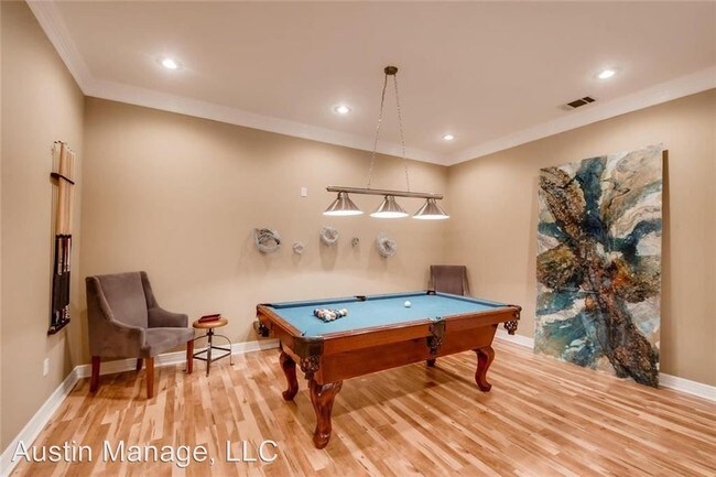 Foto del edificio - 5 br, 3 bath House - 1822 W. 11th Street