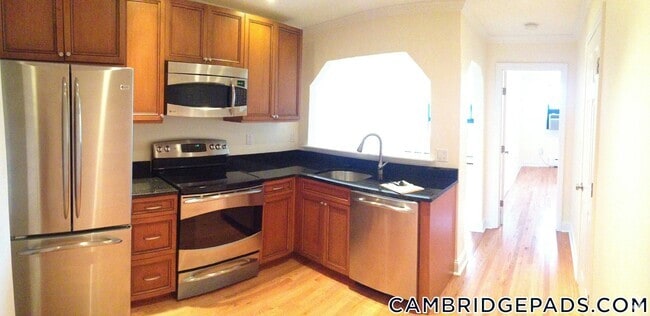 Building Photo - 60 Brattle St