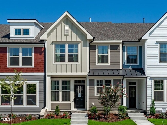 Foto del edificio - Gorgeous new townhome in the heart of Clay...