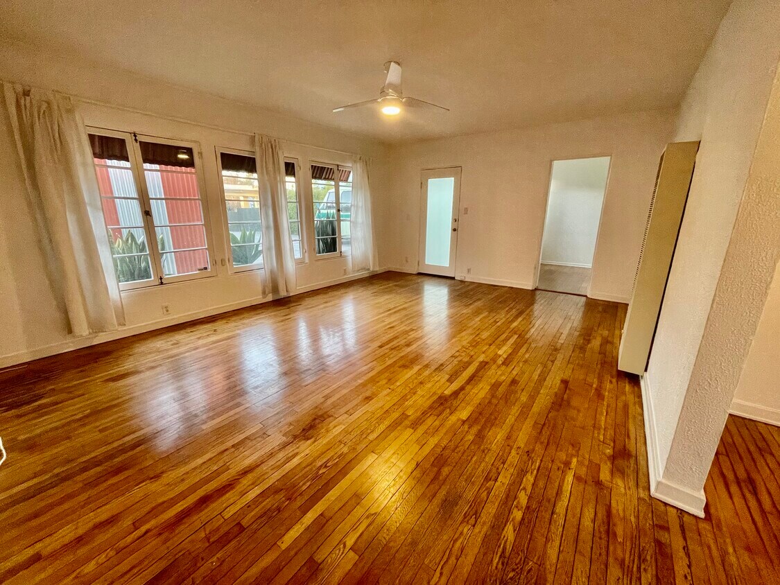 Page 3 106 Apartments for Rent in Hancock Park, CA Westside Rentals