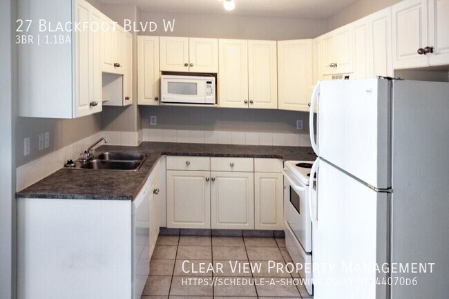 Photo du bâtiment - 3 bedroom townhouse on west side Blackfoot...
