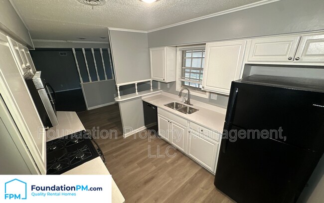 Building Photo - 7770 Deerfield Cove