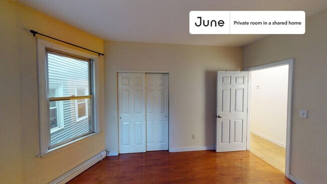 Foto del edificio - Room in Shared 4 bed/1.5 bath home
