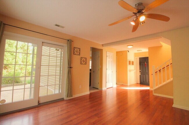 Foto del edificio - Nice 3 bedroom 2 bath town home in SW Durh...