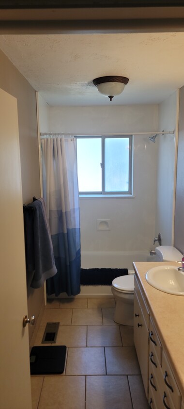 Bathroom - 443 S 600 W