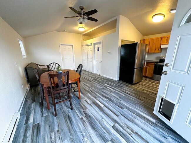 Foto del edificio - Charming 2BR House in Lakewood