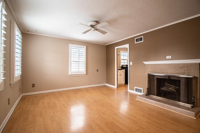 Building Photo - 575 I St