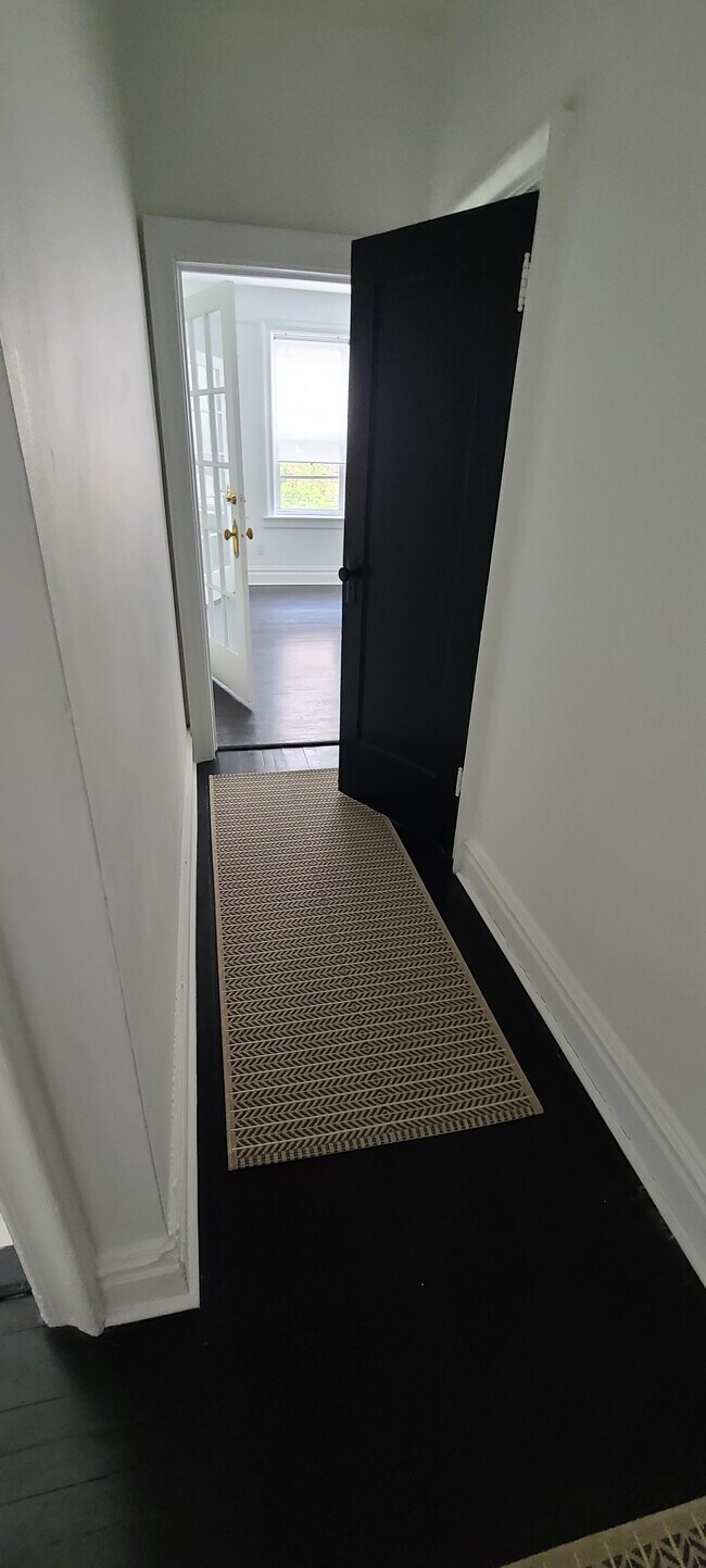 Foto del edificio - 244 Lawton Ave