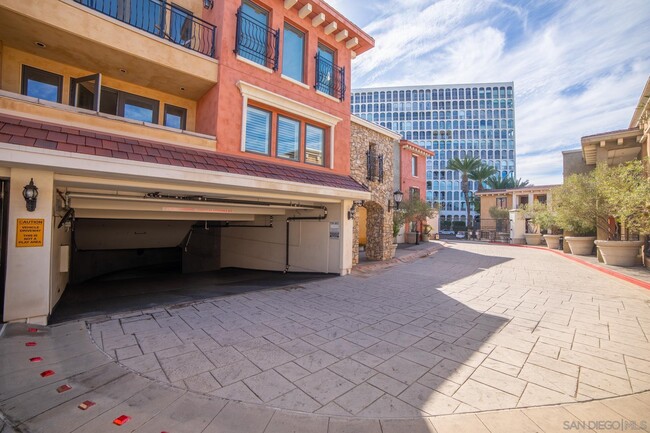 Building Photo - 1020 Genter St