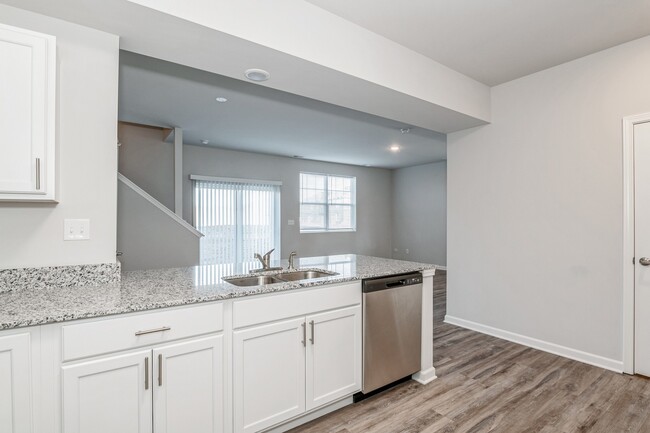 Building Photo - 1176 Sprenger Dr