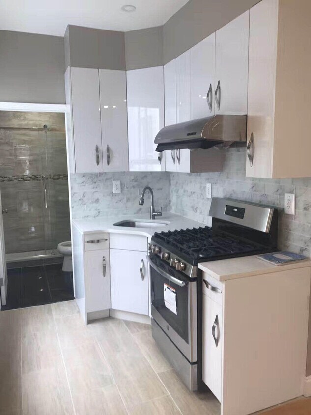 Foto del edificio - 1688 E 2nd St