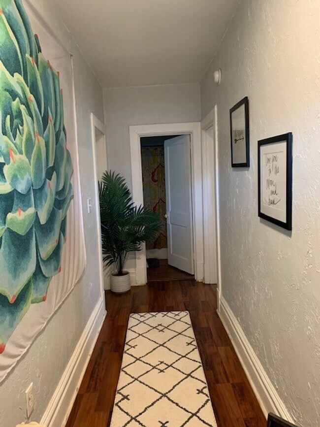 Foto del edificio - NEWLY RENOVATED 2 BEDROOM IN THE HEART OF MOUNT WASHINGTON! $1200/month rent special for 18 month...