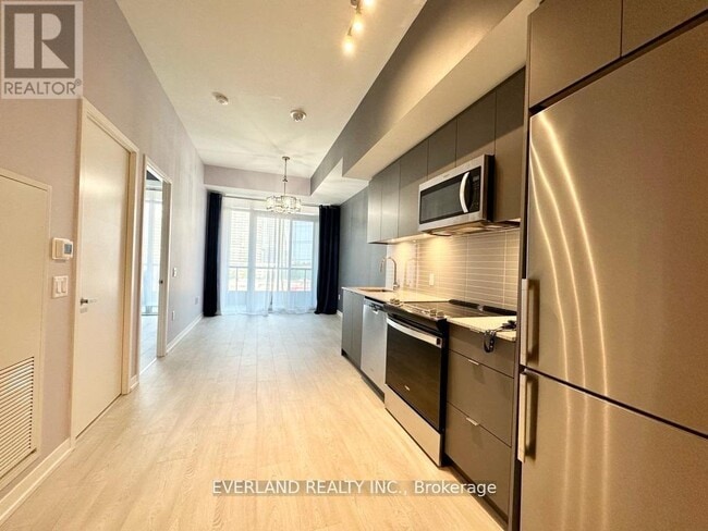 Photo du bâtiment - 8868-8868 Yonge St