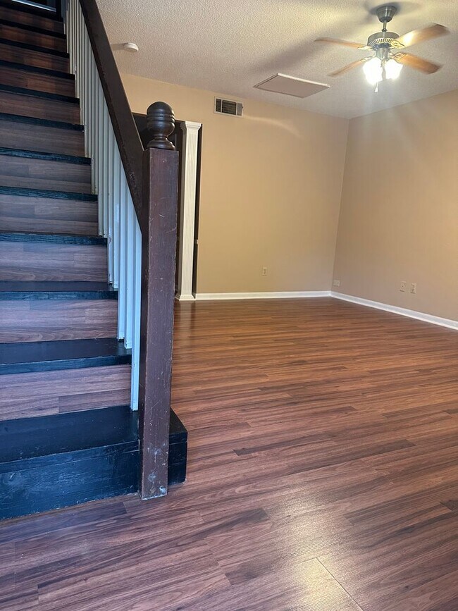Building Photo - 6293 Teletha Ln