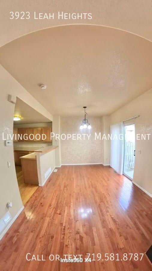 Foto del edificio - 3923 Leah Heights