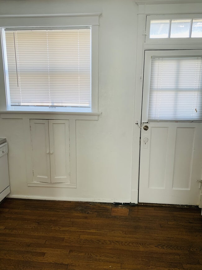 Building Photo - 1107 Bellevue