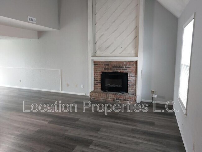 Building Photo - 2911 University Drive - 2911