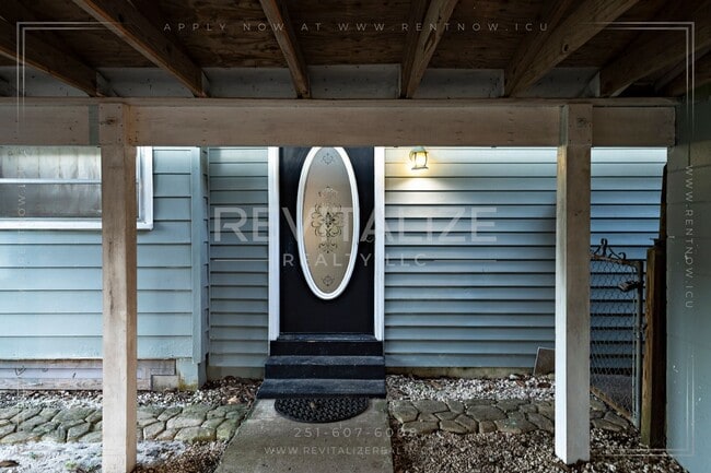 Foto del edificio - Charming Foley Bungalow with Timeless Char...