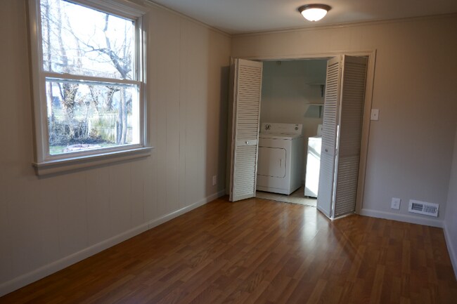 Foto del edificio - 3945 Greenleaf Ave
