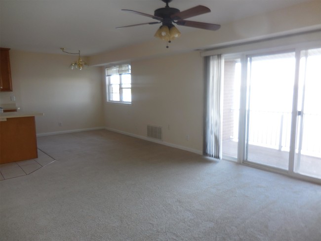 Building Photo - 1030 Chesapeake Dr