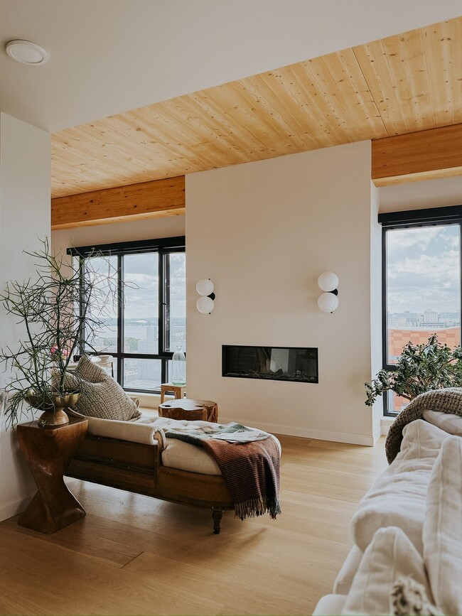 Building Photo - 10 S Paterson St