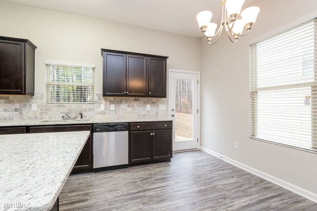 Building Photo - 231 Shady Glen