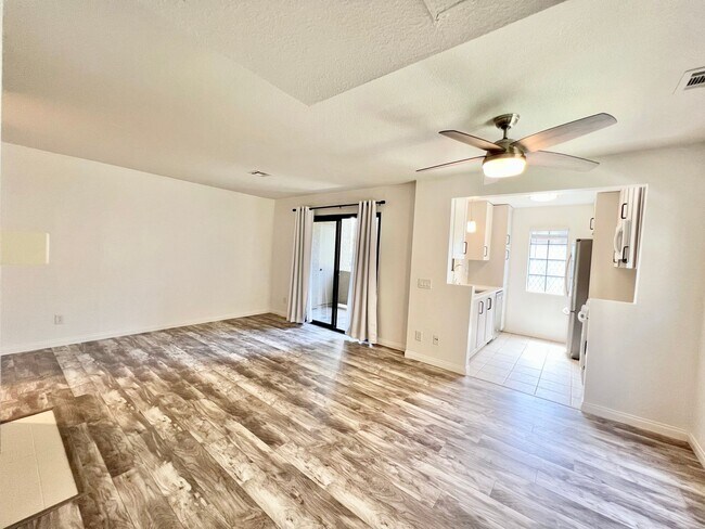 Building Photo - Stunning 2 bed/2 bath condo in the desirab...