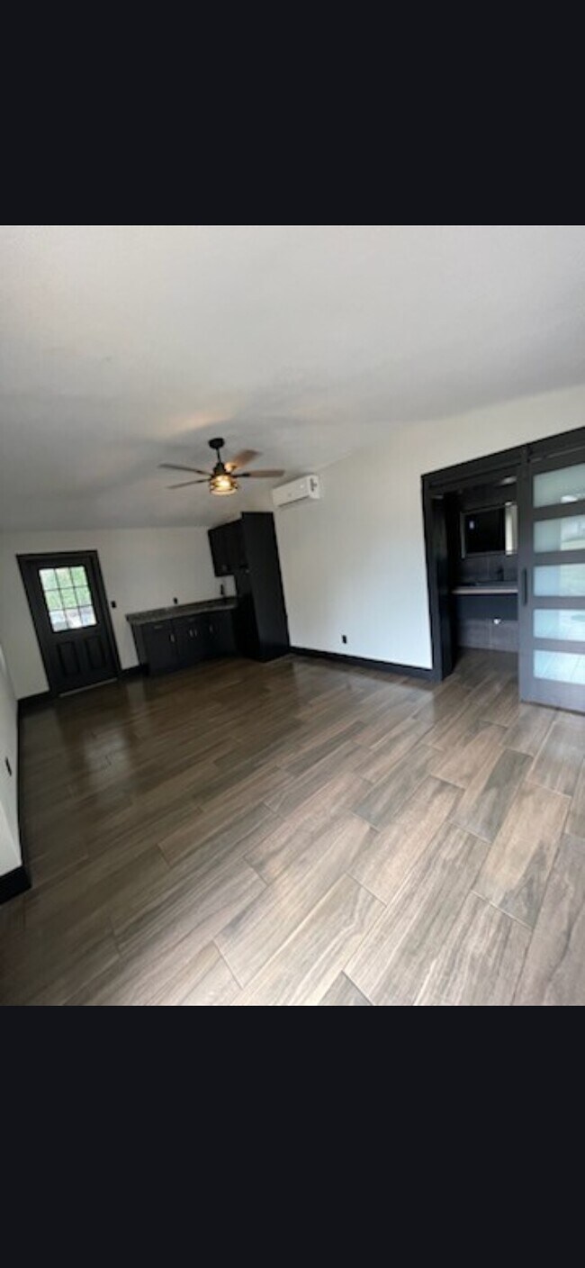 Foto del edificio - 7009 Kingsbury Cir