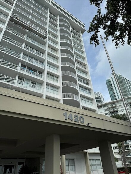 Primary Photo - 1420 Brickell Bay Dr