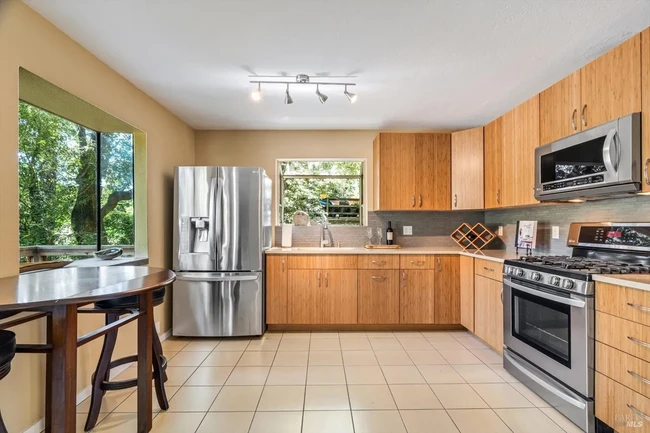 Kitchen - 2367 N Fitch Mountain Rd