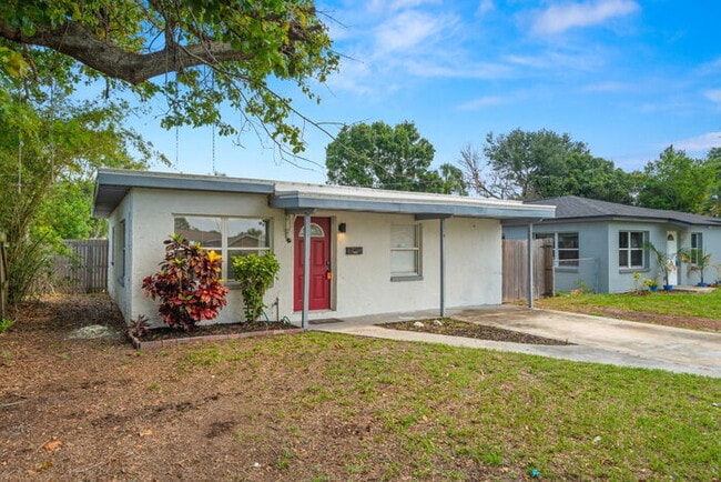 Home For Rent in St Petersburg! - Home For Rent in St Petersburg!
