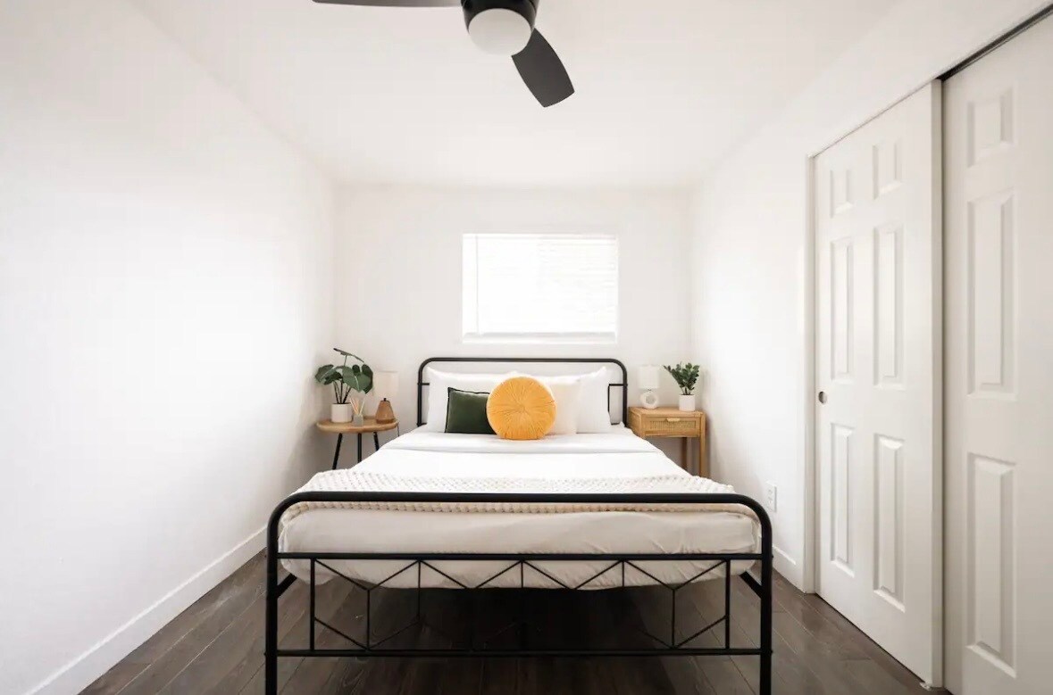 Foto principal - 234 S Lowell Blvd