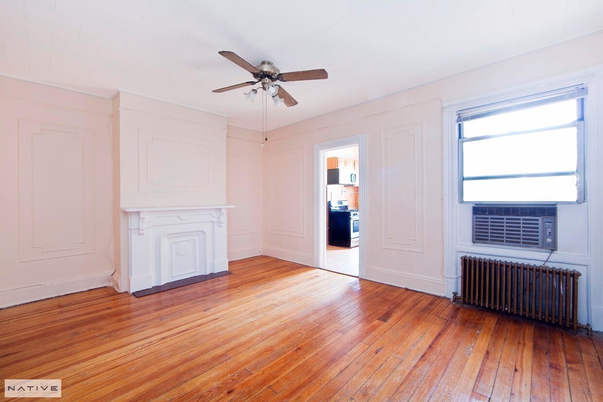 Primary Photo - 633 Leonard St