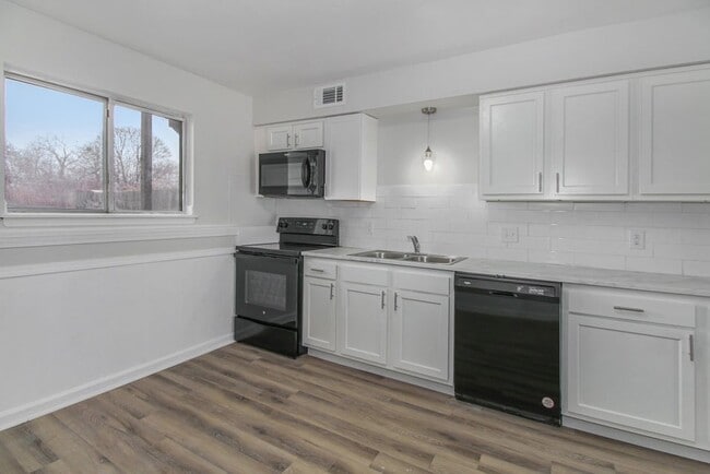 Building Photo - 4240 Norman Dr SE