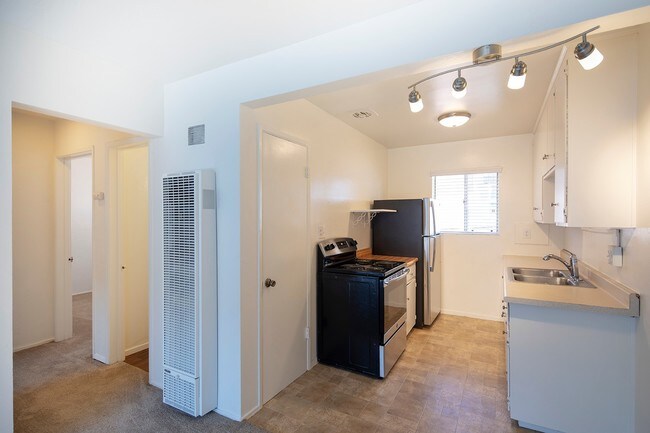 Building Photo - Coronado Living
