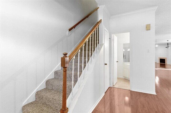 Building Photo - 7350 Kirby Dr