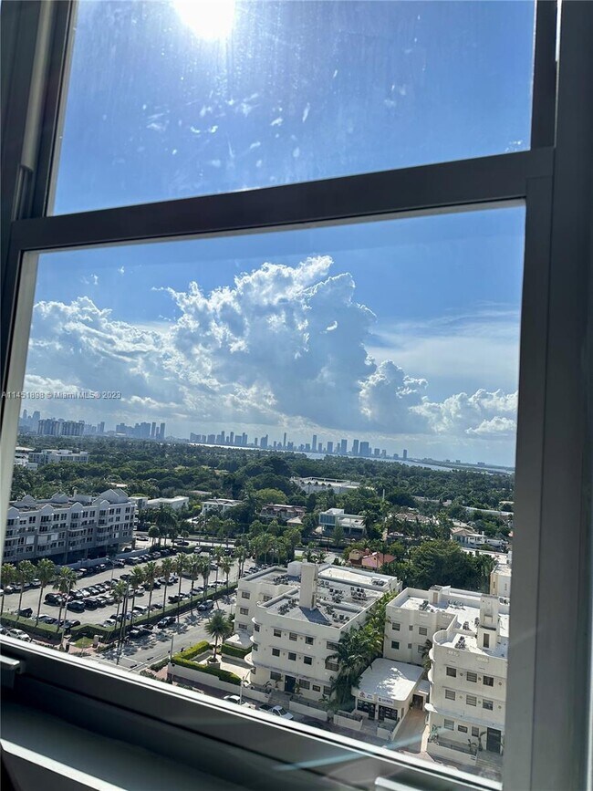 Foto del edificio - 2899 Collins Ave