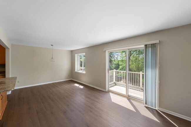 Building Photo - 304 Pondridge Cir
