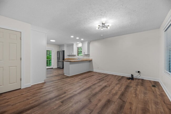Building Photo - Beautifully Remodeled 3-Bedroom Home with ...