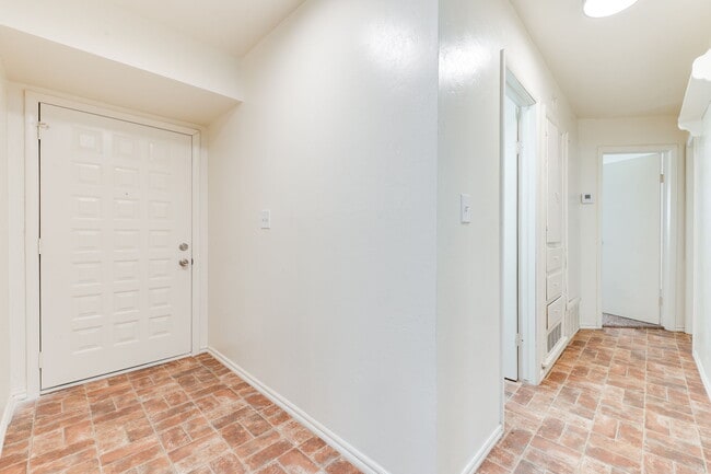 Foto del edificio - 5911 NW 30th St