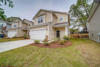 Building Photo - 7015 Thornrose Dr